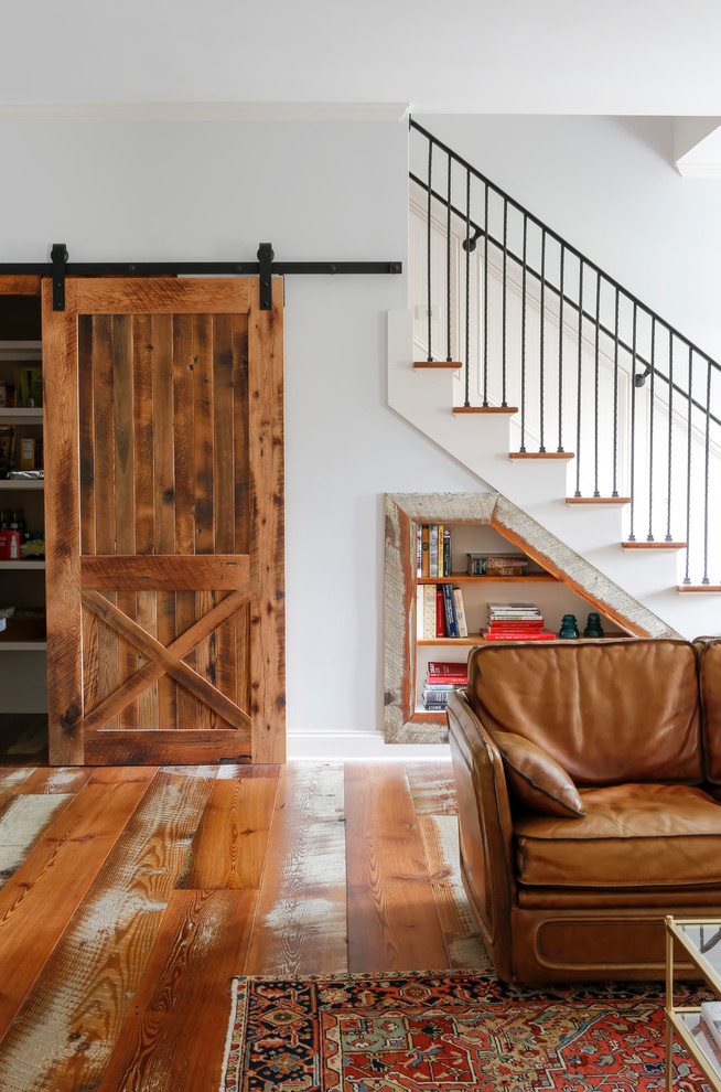 Cottage living room photo in Nashville