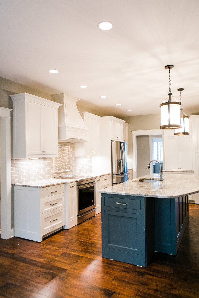 Kitchen - transitional kitchen idea