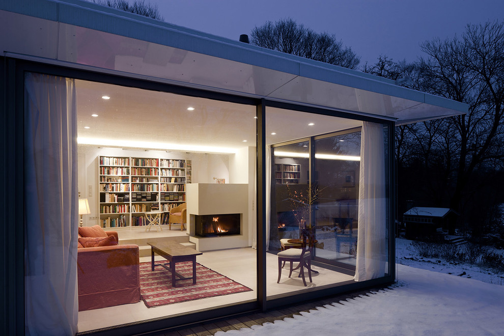Moderner Wintergarten mit Kaminofen in Köln