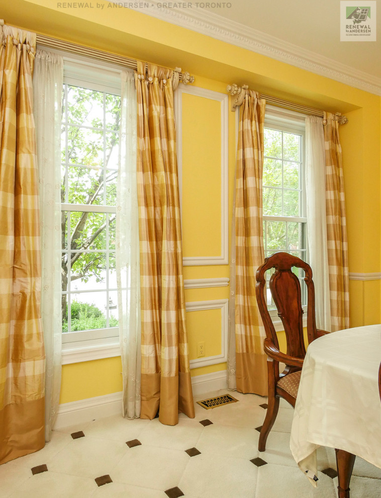 Источник вдохновения для домашнего уюта: отдельная столовая среднего размера с желтыми стенами, полом из керамической плитки и разноцветным полом без камина