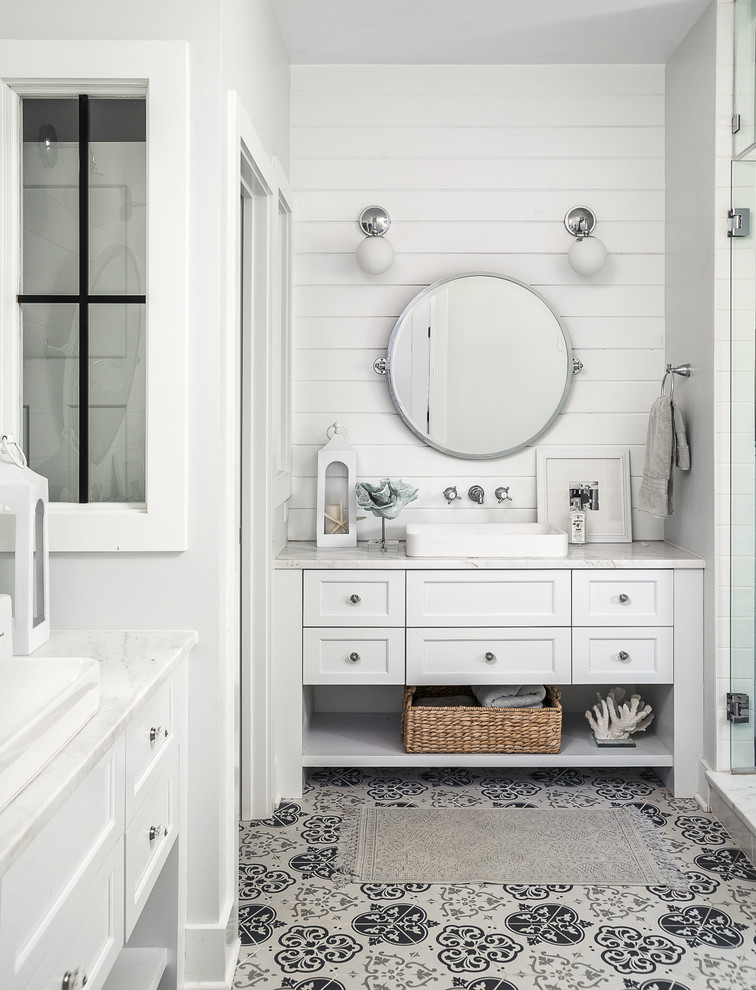Bathroom - master bathroom idea in Chicago