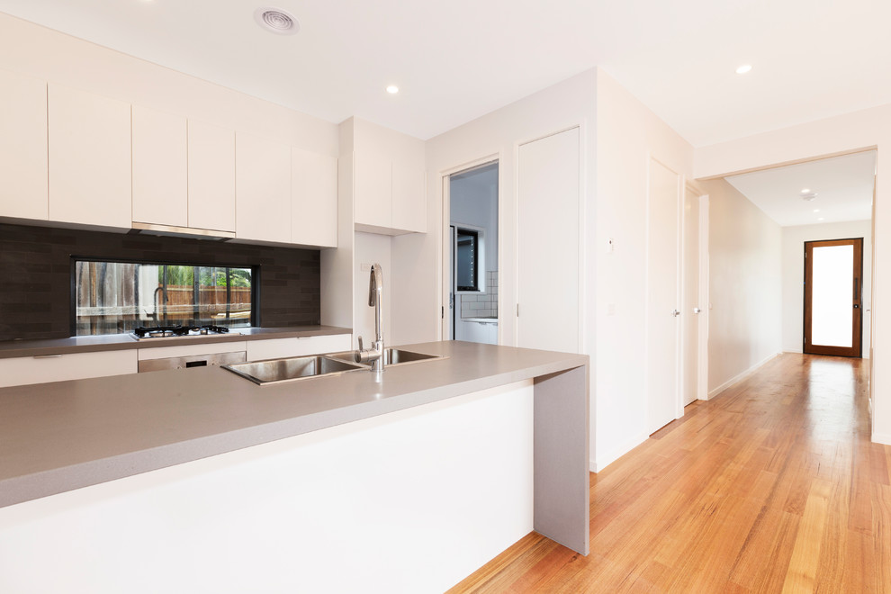 Inspiration for a contemporary kitchen in Melbourne.