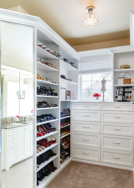 Classic Master Bathroom classico-armadio