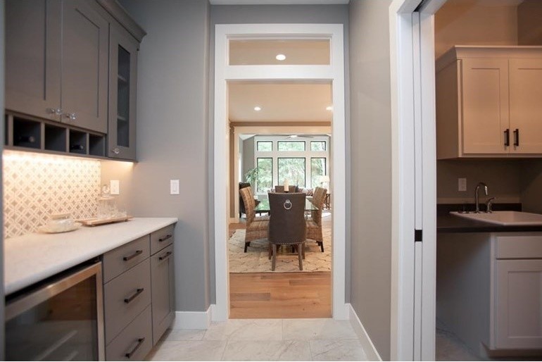 Kitchen - transitional kitchen idea in Cedar Rapids
