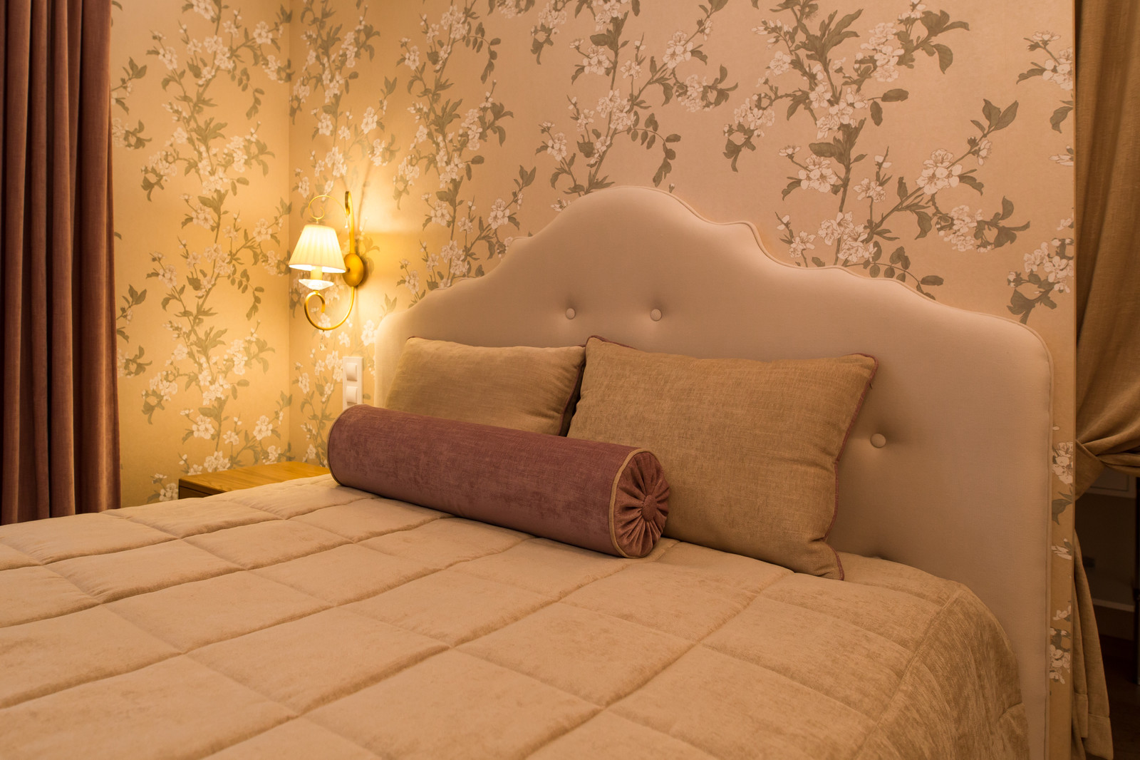 Городская кухня с лесным пейзажем