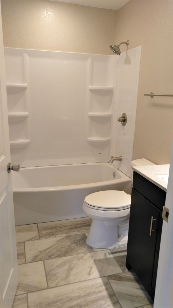 Bathroom - transitional bathroom idea