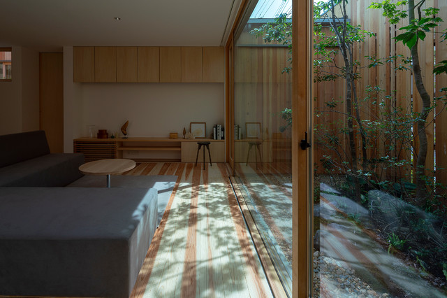 明石の家 ３つの中庭に寄り添う平屋 orientale-soggiorno