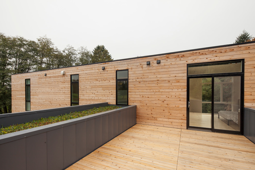 Deck - small modern rooftop deck idea in Seattle with no cover