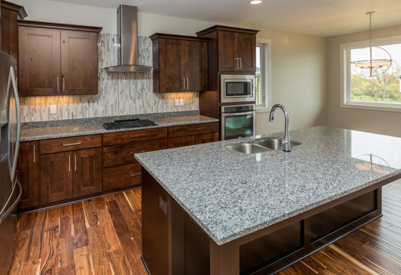Kitchen - transitional kitchen idea