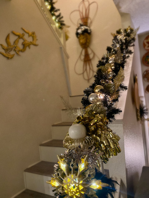 HOLIDAY DECORATING