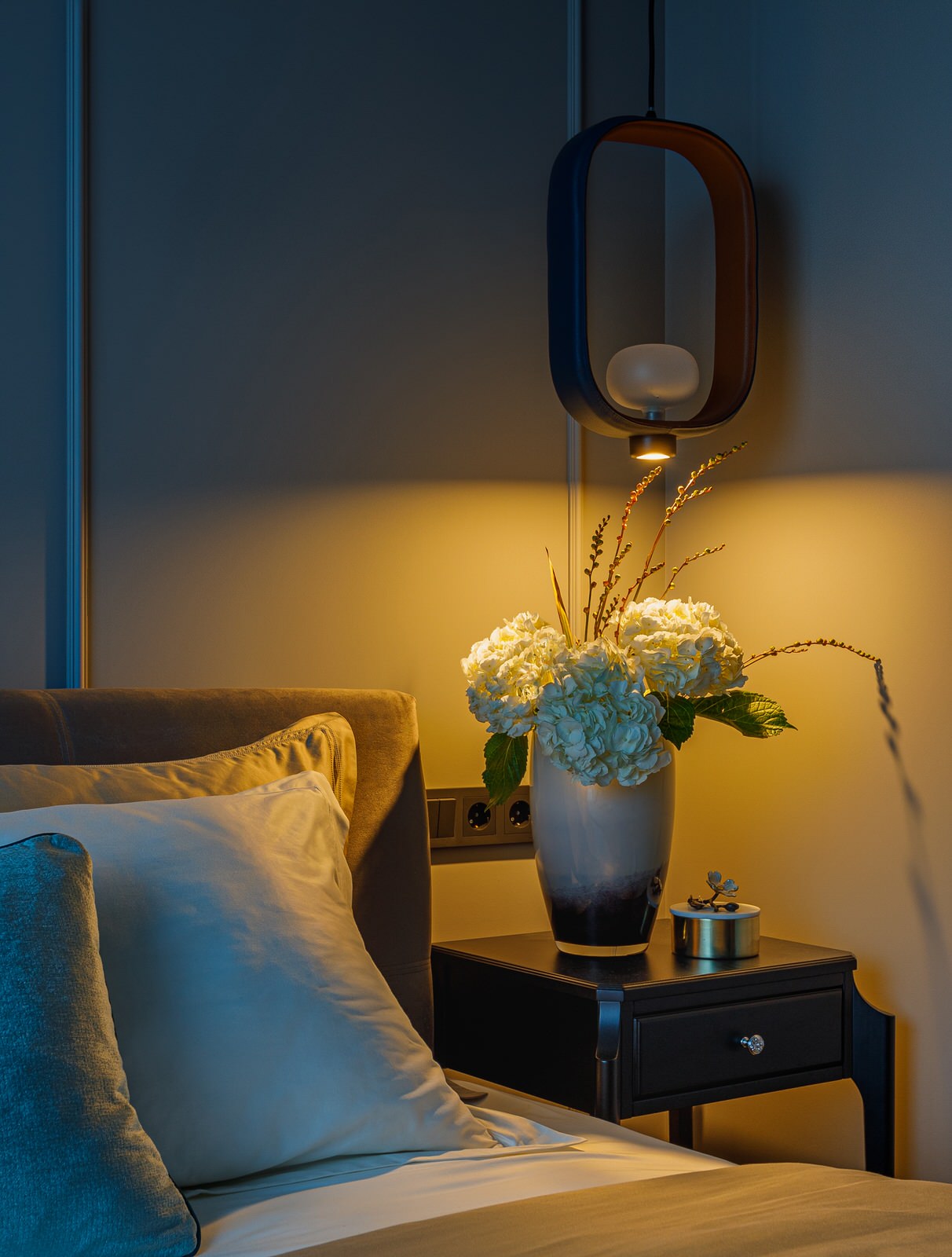 Монохромный серый в реализованном дизайн-проекте в Москве