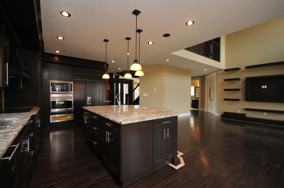 Kitchen - transitional kitchen idea in Edmonton