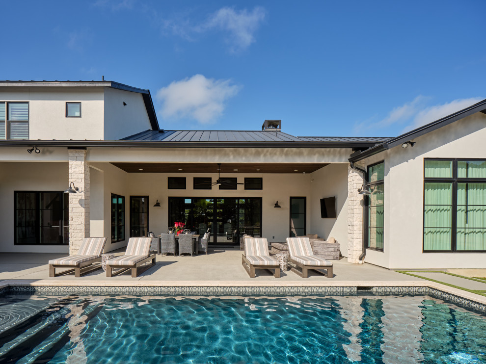 Example of a transitional pool design in Austin