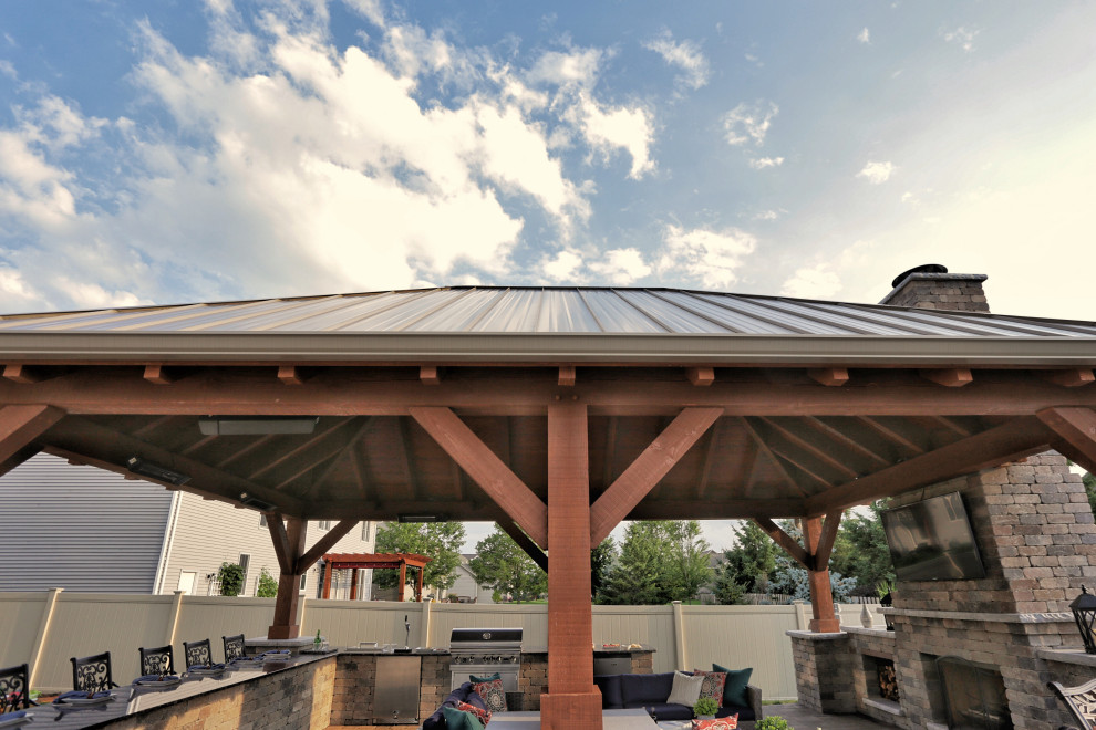 Design ideas for a mid-sized rustic privacy and full sun backyard stone landscaping.