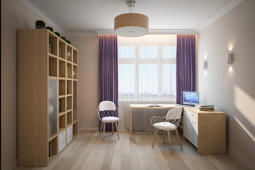 Diseño de despacho escandinavo con biblioteca, paredes beige, suelo de madera clara, escritorio independiente, suelo beige, casetón y panelado