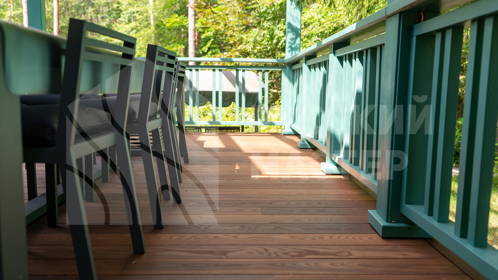 Терраса из термоясеня для загородного дома