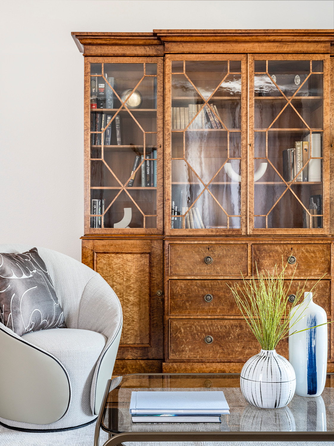 Квартира в синих тонах с видом на Храм Христа Спасителя