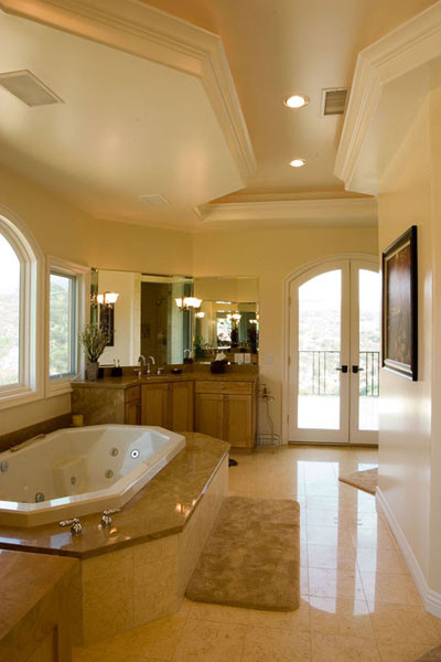 BATHROOM REMOLDING