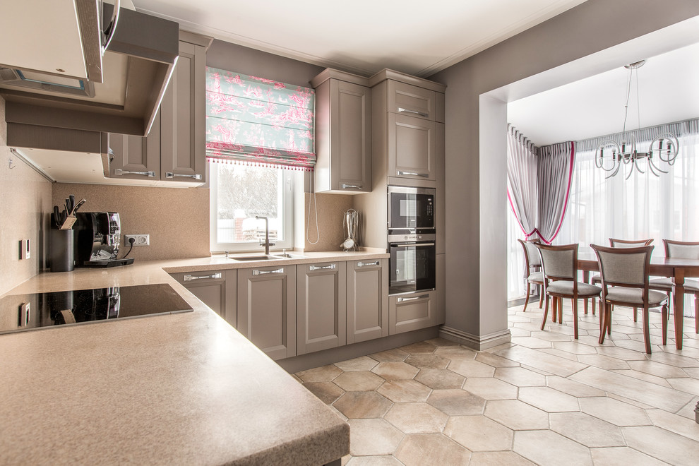 Photo of a transitional l-shaped eat-in kitchen in Other with an undermount sink, shaker cabinets, grey cabinets, beige splashback, stainless steel appliances, no island and beige floor.