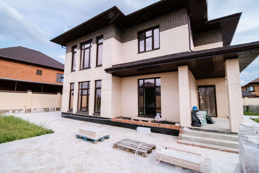 Дом с бассейном под Краснодаром