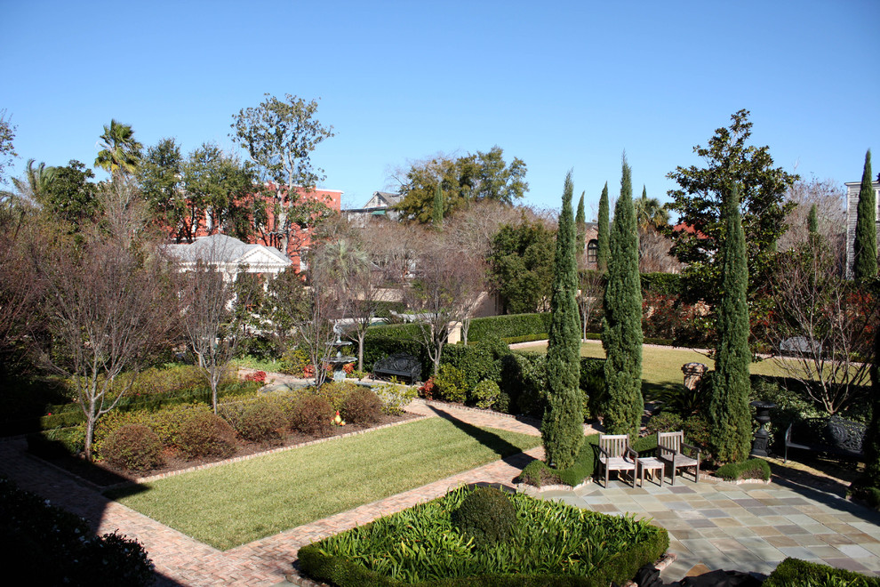 Traditional garden in Charleston.