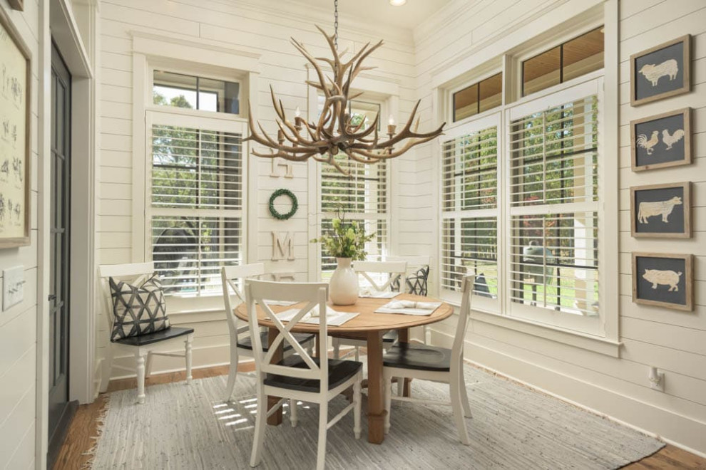 Dining room - rustic dining room idea