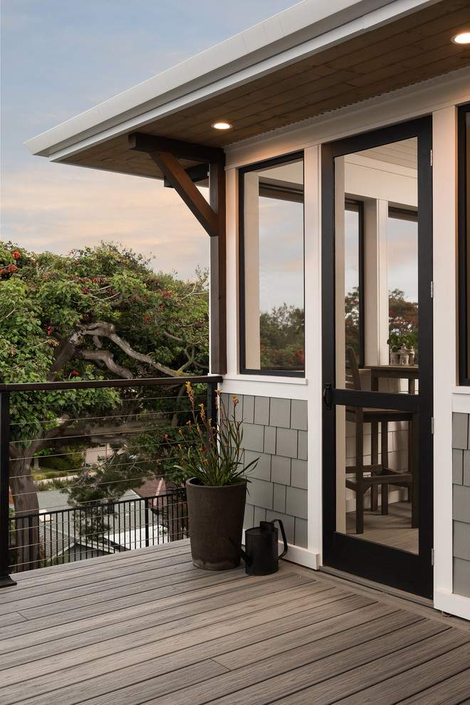 Design ideas for a mid-sized arts and crafts verandah in San Diego.