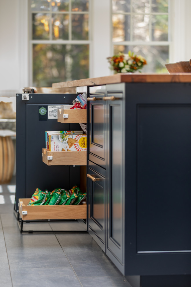 Kitchen - kitchen idea in Boston