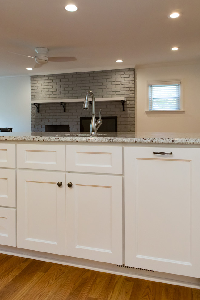 Kitchen - transitional kitchen idea