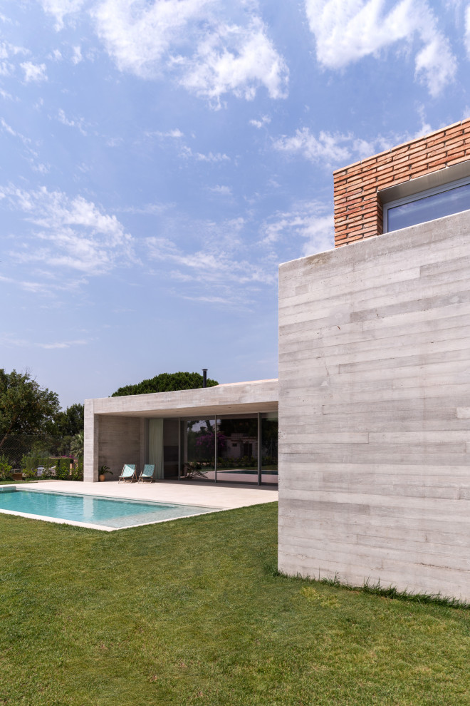 Cette image montre une grande maison minimaliste.