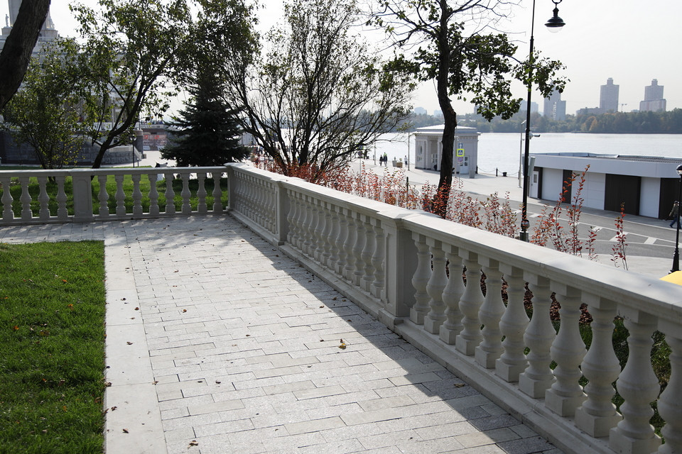 Классическая балюстрада в парке Северного речного вокзала