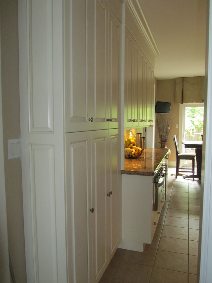 Inspiration for a transitional kitchen remodel in Toronto