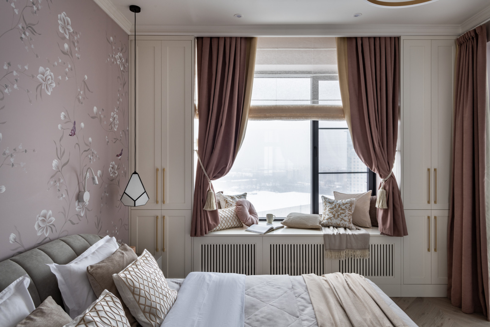 Журнал «Идеи Вашего Дома» назвал этот интерьер «обволакивающий уютом»