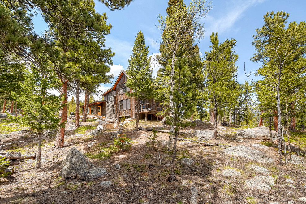 Home design - rustic home design idea in Denver