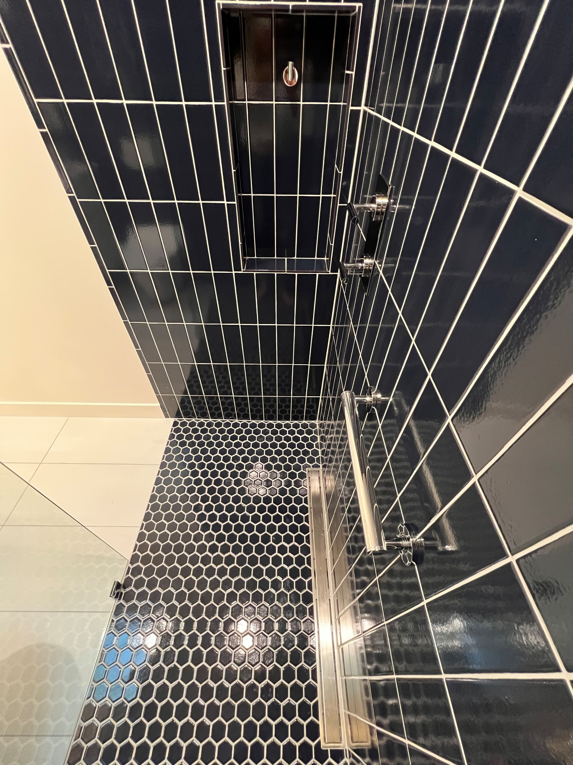 Curbless Shower w/Streamline Fixtures
