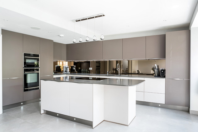 Smart Tri-Tone Design contemporary-kitchen