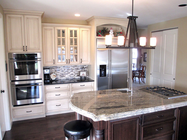 Cream Painted Cabinets With Glaze Traditional Kitchen St