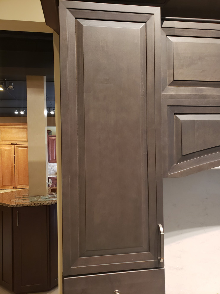 Example of a transitional kitchen design in Chicago