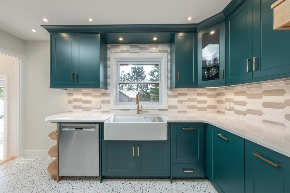 Kitchen - small transitional kitchen idea