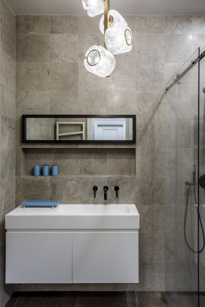 Design ideas for a contemporary 3/4 bathroom in Moscow with flat-panel cabinets, white cabinets, a curbless shower, gray tile, grey walls, an integrated sink, brown floor, a sliding shower screen, white benchtops, a single vanity and a floating vanity.