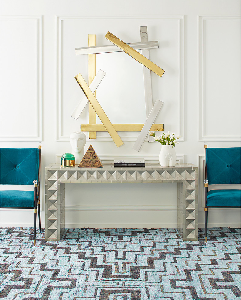 Example of a transitional entryway design in New York