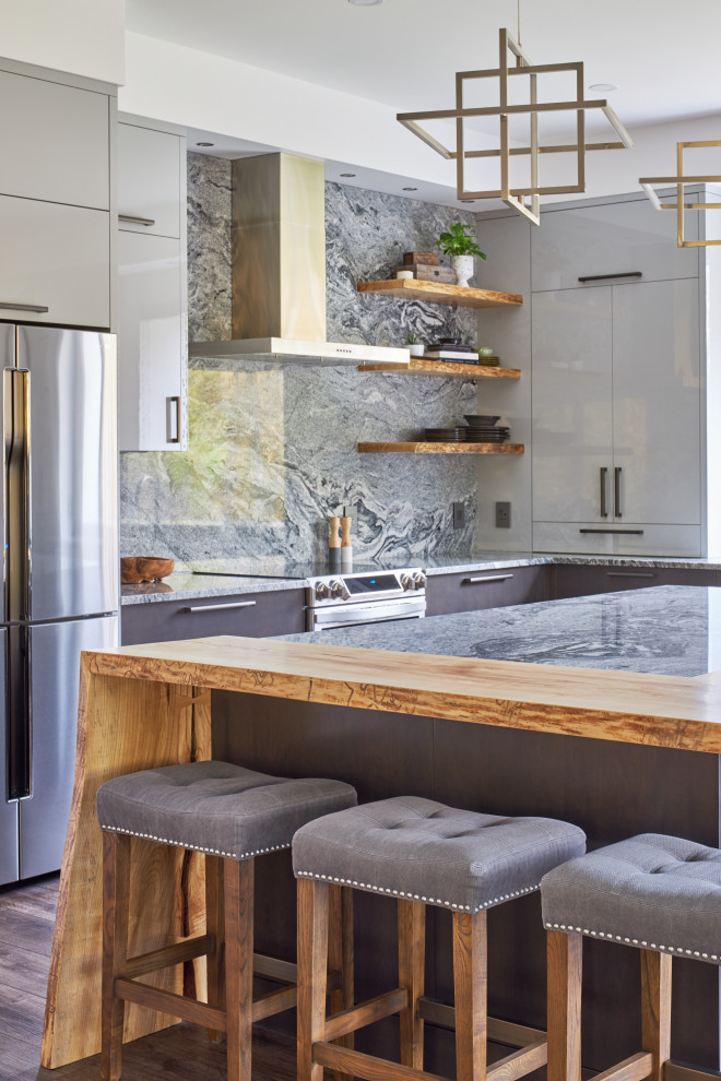 Transitional kitchen photo in Toronto