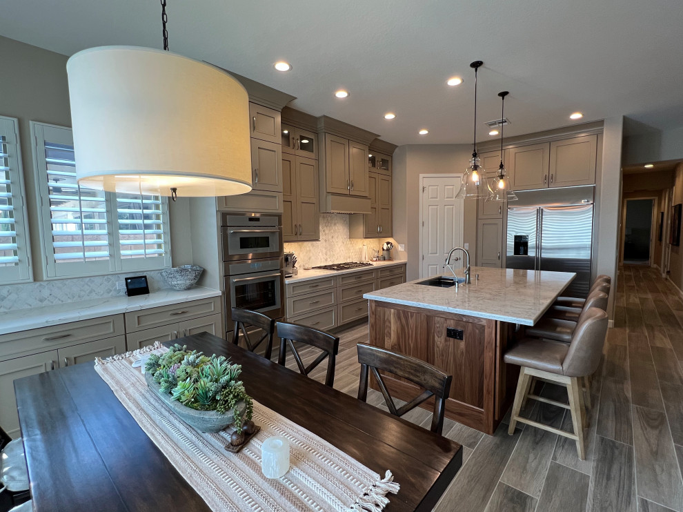 Transitional kitchen photo in Phoenix
