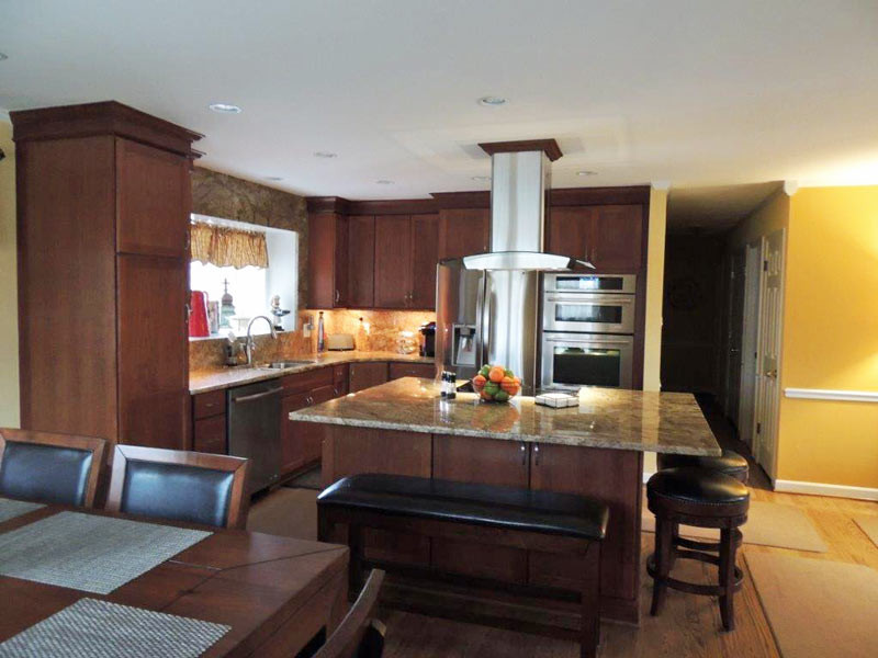 Transitional kitchen photo in DC Metro