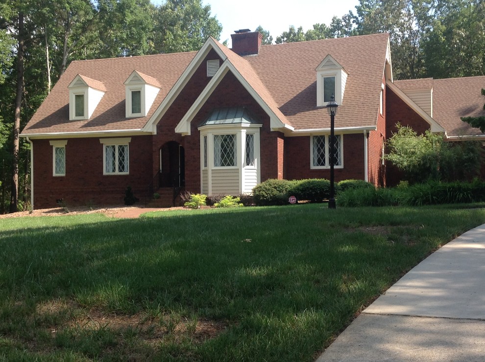 house colors with reddish brown roof