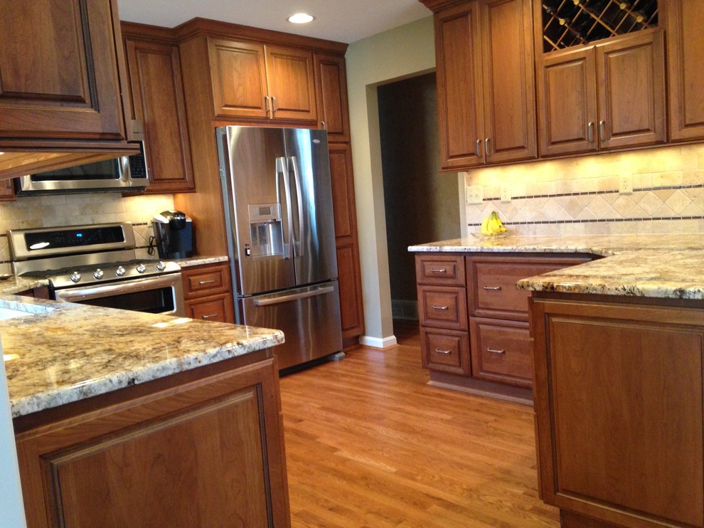 Kitchen - transitional kitchen idea in Cincinnati