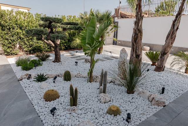 Villa M&G contemporary-garden