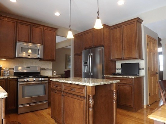 Example of a transitional kitchen design in Chicago