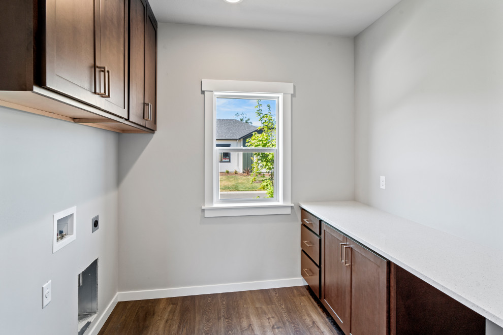 Laundry room - transitional laundry room idea
