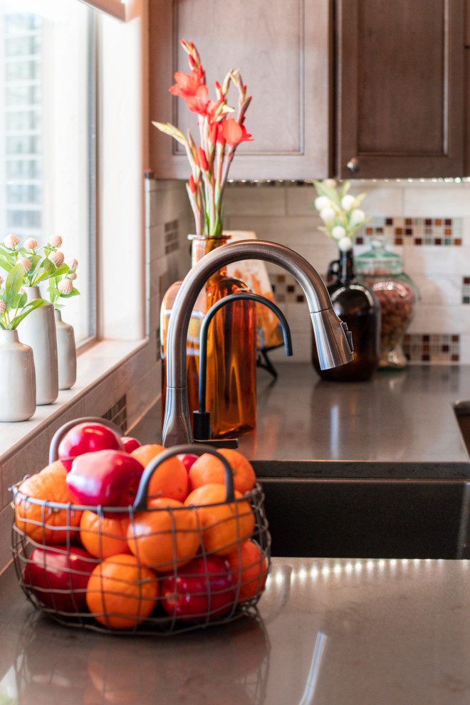 Home design - transitional home design idea in Phoenix